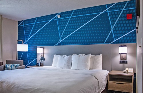 Geneva Hotel | Comfort Inn & Suites Geneva - West Chicago