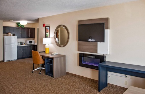 Geneva Hotel | Comfort Inn & Suites Geneva - West Chicago