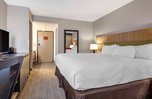 Galeville Hotel | Comfort Inn & Suites Liverpool - Syracuse North