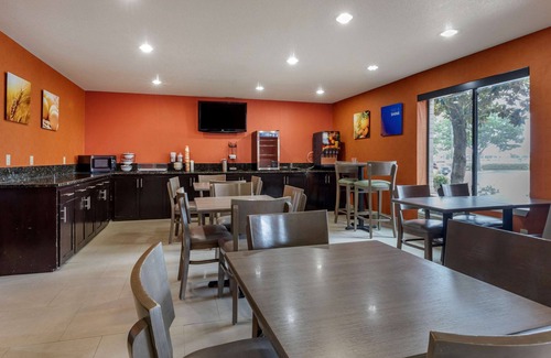 South Arlington Hotel | Comfort Inn & Suites Mansfield