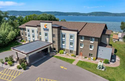 Munising Hotel | Comfort Inn & Suites Munising-Lakefront