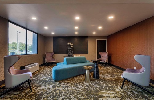 East Bank Hotel | Comfort Inn & Suites Nashville Downtown – Stadium