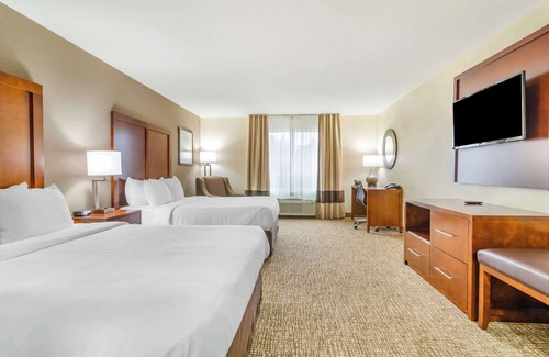 Newton Hotel | Comfort Inn & Suites near Bethel College