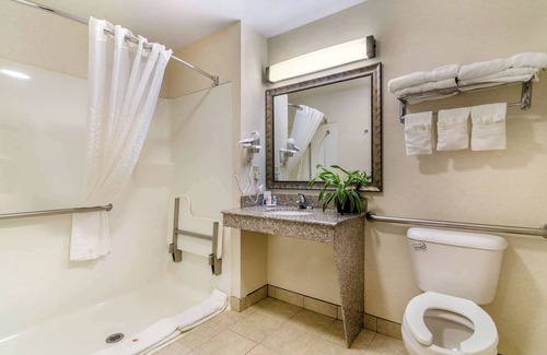 Newton Hotel | Comfort Inn & Suites near Bethel College