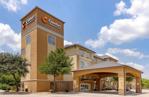 Wetmore Hotel | Comfort Inn & Suites Near Six Flags & Medical Center