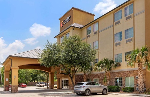 Wetmore Hotel | Comfort Inn & Suites Near Six Flags & Medical Center