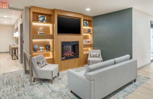 Newark Hotel | Comfort Inn & Suites Newark Liberty International Airport