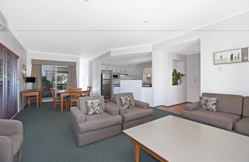 Northgate Hotel | Comfort Inn & Suites Northgate Airport