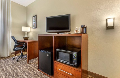 Deer Valley Hotel | Comfort Inn & Suites Phoenix North/Deer Valley