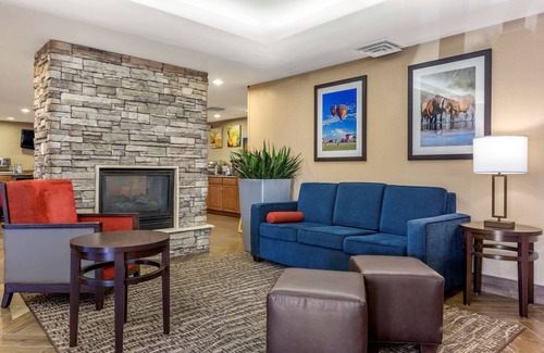 Deer Valley Hotel | Comfort Inn & Suites Phoenix North/Deer Valley