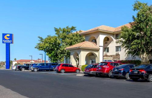 Deer Valley Hotel | Comfort Inn & Suites Phoenix North - Deer Valley