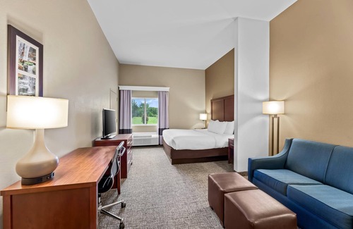 Florence Hotel | Comfort Inn & Suites Tuscumbia - Muscle Shoals