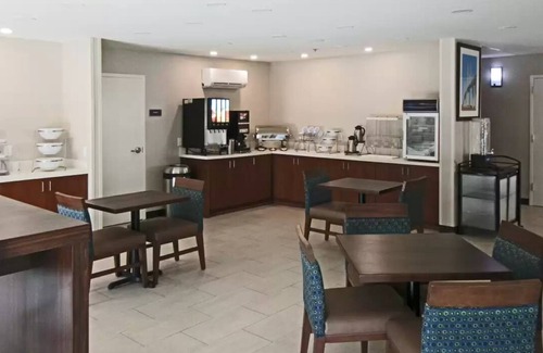 Dock Junction Hotel | Comfort Inn & Suites