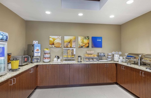 Edgewood Hotel | Comfort Inn & Suites