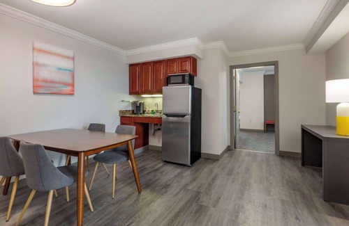 Hadley Hotel | Comfort Inn & Suites