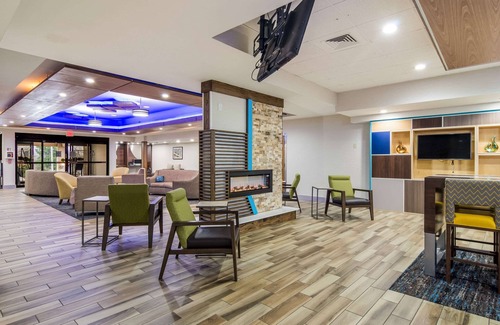 O'Hara Township Hotel | Comfort Inn & Suites