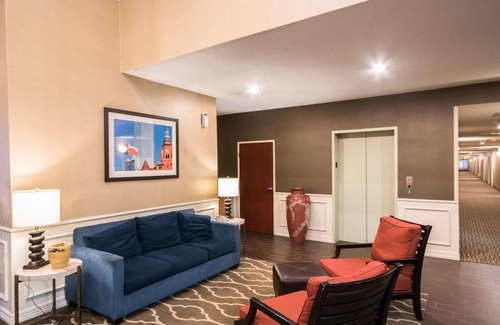 Red Oak Hotel | Comfort Inn & Suites