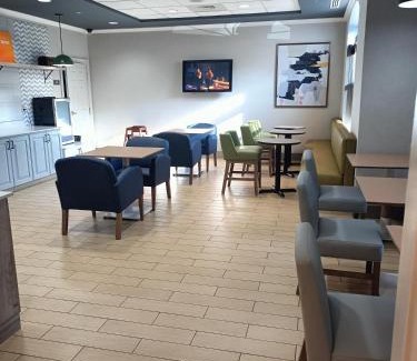Northwest Hotel | Comfort Inn & Suites Virginia Beach - Norfolk Airport