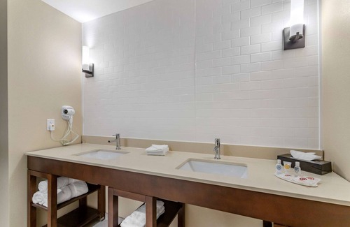 Waller Hotel | Comfort Inn & Suites Waller