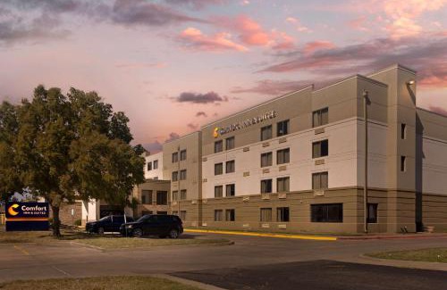 Greenwich Hotel | Comfort Inn & Suites Wichita Northeast