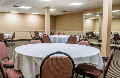 Livonia Hotel | Comfort Inn