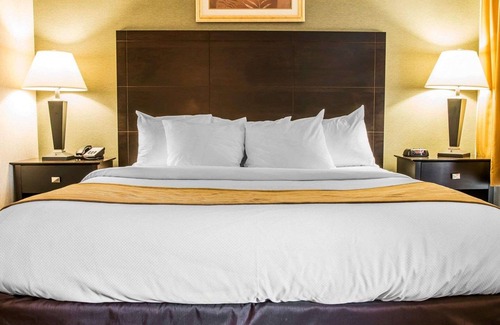 Whitehall Hotel | Comfort Inn Whitehall near Michigan's Adventure