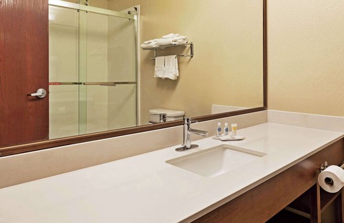 Whitehall Hotel | Comfort Inn Whitehall near Michigan's Adventure