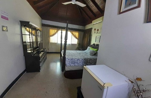Montego Bay House | Comfort Kingdom Villa Bed & Breakfast