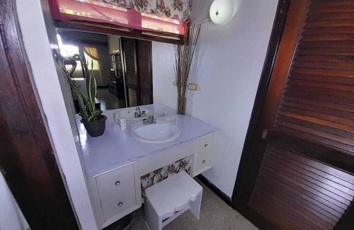 Montego Bay House | Comfort Kingdom Villa Bed & Breakfast