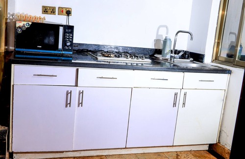 Muthaiga Apartment | comfort live in, 15 minute drive from town, proximity to Nairobi national park.
