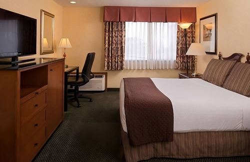 Tri-Cities Resort | Comfort Meets Affordability, Free Parking, Outdoor Pool, Pets Allowed
