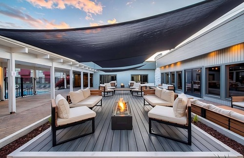 Tri-Cities Resort | Comfort Meets Affordability, Free Parking, Outdoor Pool, Pets Allowed