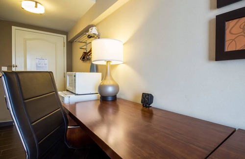 Avenel Hotel | Comfort Suites at Woodbridge