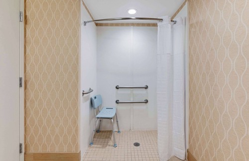 Greenbrier East Hotel | Comfort Suites Chesapeake - Norfolk