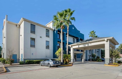 Barker Hotel | Comfort Suites Houston NW - Vintage Park