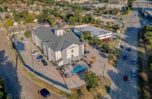 Barker Hotel | Comfort Suites Houston NW - Vintage Park