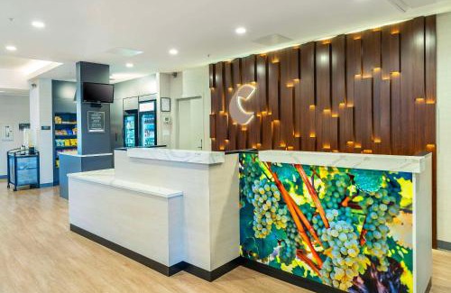 Dilworth Mountain Estates Hotel | Comfort Suites Kelowna