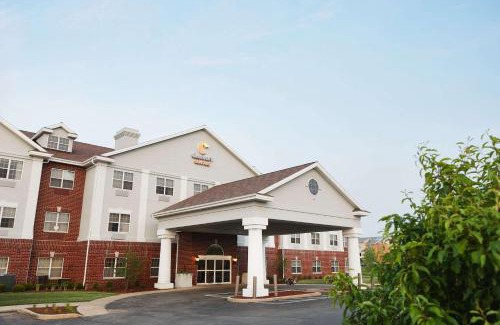 Oak Creek Hotel | Comfort Suites Milwaukee Airport