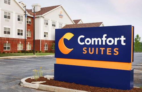 Oak Creek Hotel | Comfort Suites Milwaukee Airport