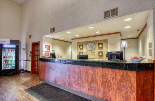 Oak Creek Hotel | Comfort Suites Milwaukee Airport