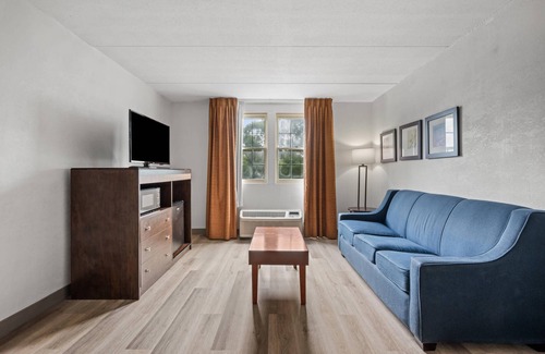 Yantic Hotel | Comfort Suites Near Casinos Norwich-Uncasville CT