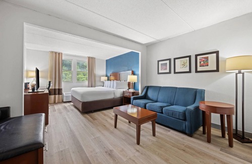 Yantic Hotel | Comfort Suites Near Casinos Norwich-Uncasville CT
