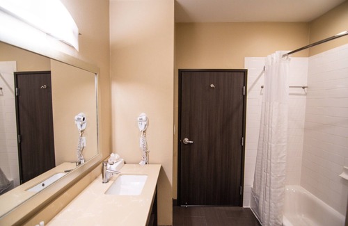 Barker Hotel | Comfort Suites Near Sam Houston Race Park