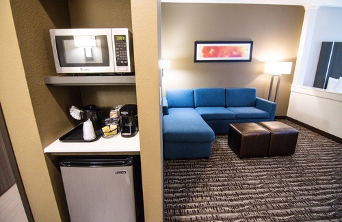 Barker Hotel | Comfort Suites Near Sam Houston Race Park