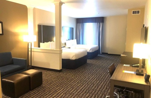 Barker Hotel | Comfort Suites Near Sam Houston Race Park.