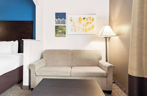Little Woods Hotel | Comfort Suites New Orleans East