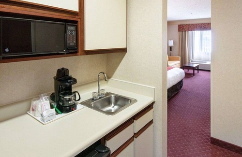 Mineralwells Hotel | Comfort Suites Parkersburg South
