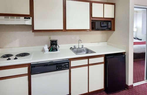 Mineralwells Hotel | Comfort Suites Parkersburg South