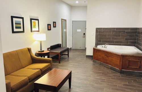 Plymouth Hotel | Comfort Suites Plymouth near US-30