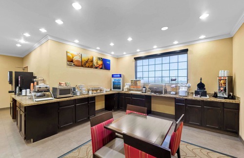 Roanoke Hotel | Comfort Suites Roanoke - Fort Worth North